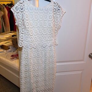 White Flower-Lace Taylor Dress